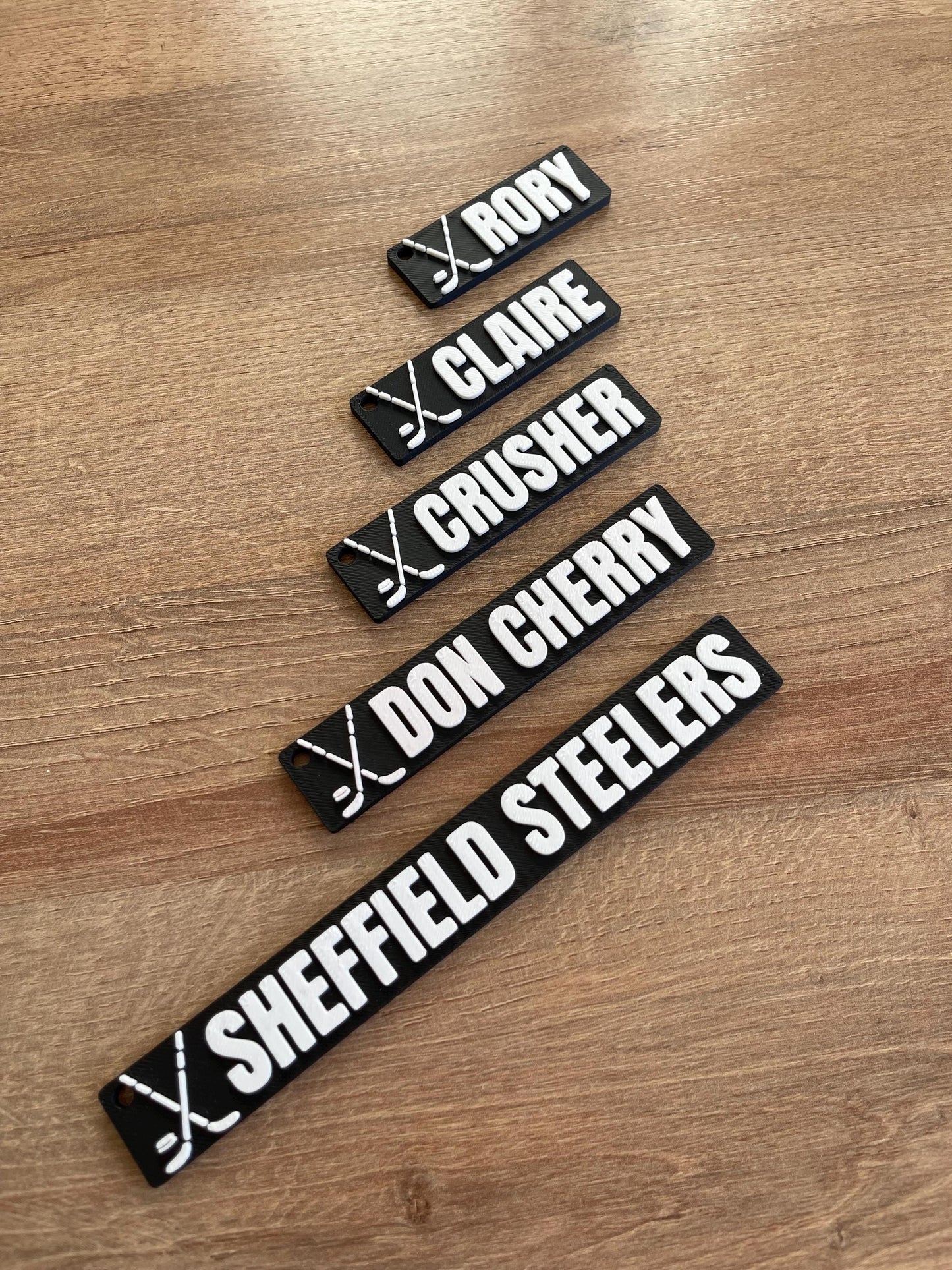 Personalised Ice Hockey Keychain – Custom Gift for Players & Fans with Hockey Stick and Puck Charm